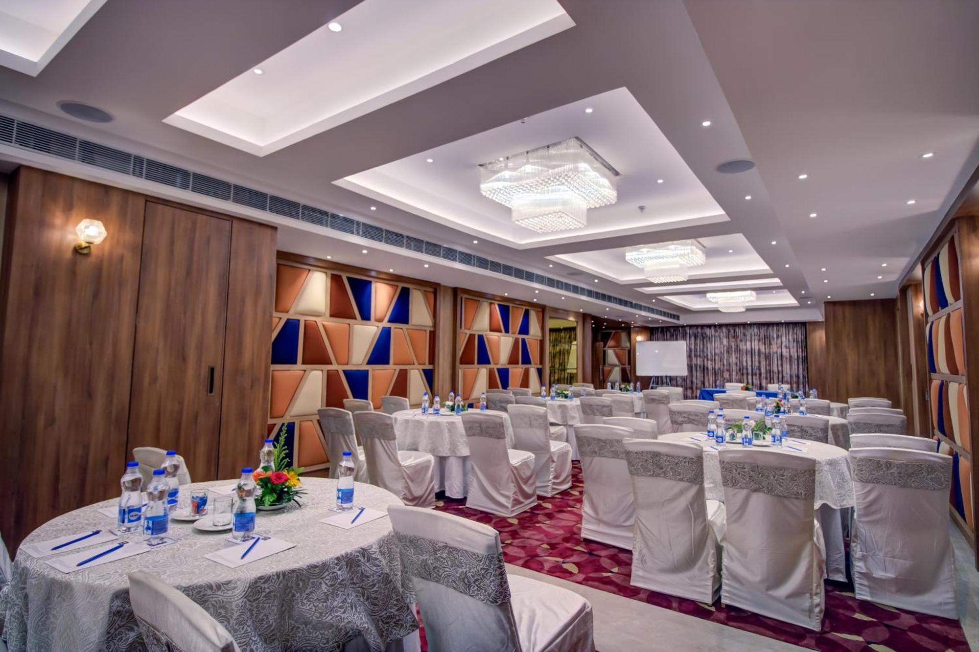 Cozzet Victoria Hotel Bhubaneswar Exterior foto
